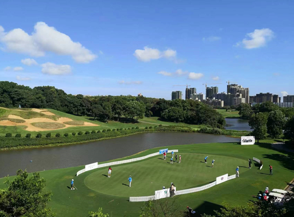 高尔夫场外新闻不断，话题热度爆表的简单介绍