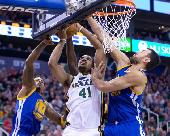 深圳队横扫上海队，库里刷新纪录