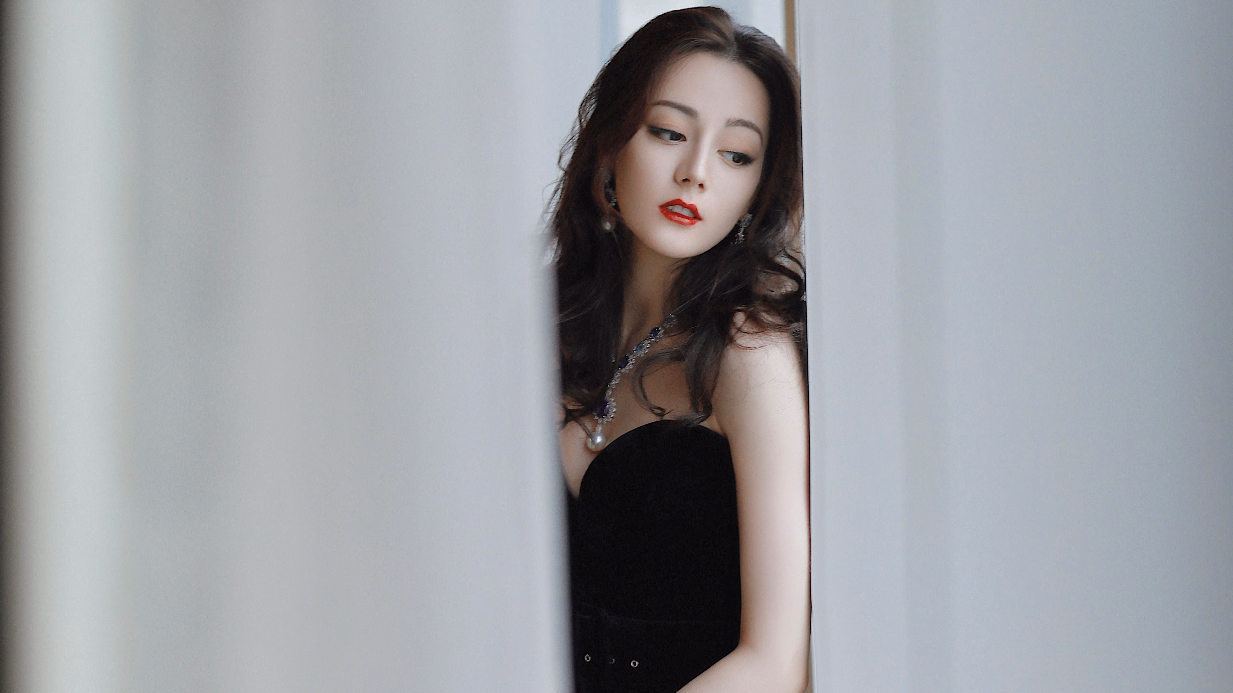 体育跨界狂想曲,湖人狂胜灰熊,字母哥F1街道赛接管比赛